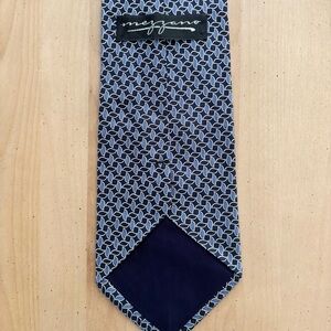 Mezzano 100% Silk Necktie. Classic Design. NWOT. Fast Shipping